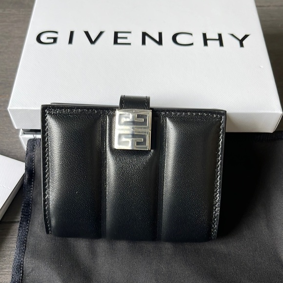 Givenchy Cardholder. - Picture 2 of 7